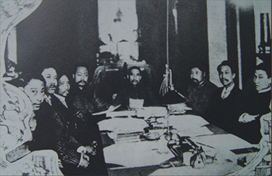 1912年1月5日，孙中山举行第一次内阁会议，作出三条决议，
其中第二条专门决议以招商局局产向日本抵押借款。