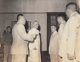 1947年蒋介石接见招商局总经理徐学禹